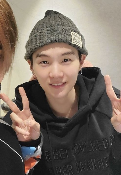 yooni_suga39's tweet photo. 🐱 윤기의 서른번째 생일을 축하하기위한 이벤트
👉 only #RT
🎁  윤기 애착비니 각1분씩
🧨 윤기날 윤기시쯔음 발표,
      주소3종세트 제공 가능하신분

비니는 직구중으로 배송이 조금 늦어질 수 있습니다~ 
기다려 주실수 있는분 참여 부탁드려요🥰🙇‍♀️

#SUGA #민윤기 #슈가생일ㅊㅋ
@BTS_twt https://t.co/0B2nGGNIKs