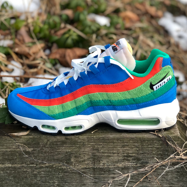 KicksDeals's tweet photo. 🔥 The "Air Max Running Club" Nike Air Max 95 SE is available in select size options with FREE shipping. #promotion

Light Photo Blue/Roma Green -> https://t.co/PX4QwC9vJj

Black/Obsidian-Deep Royal -> https://t.co/8npZXk0ugM https://t.co/QEZdWIPyxc