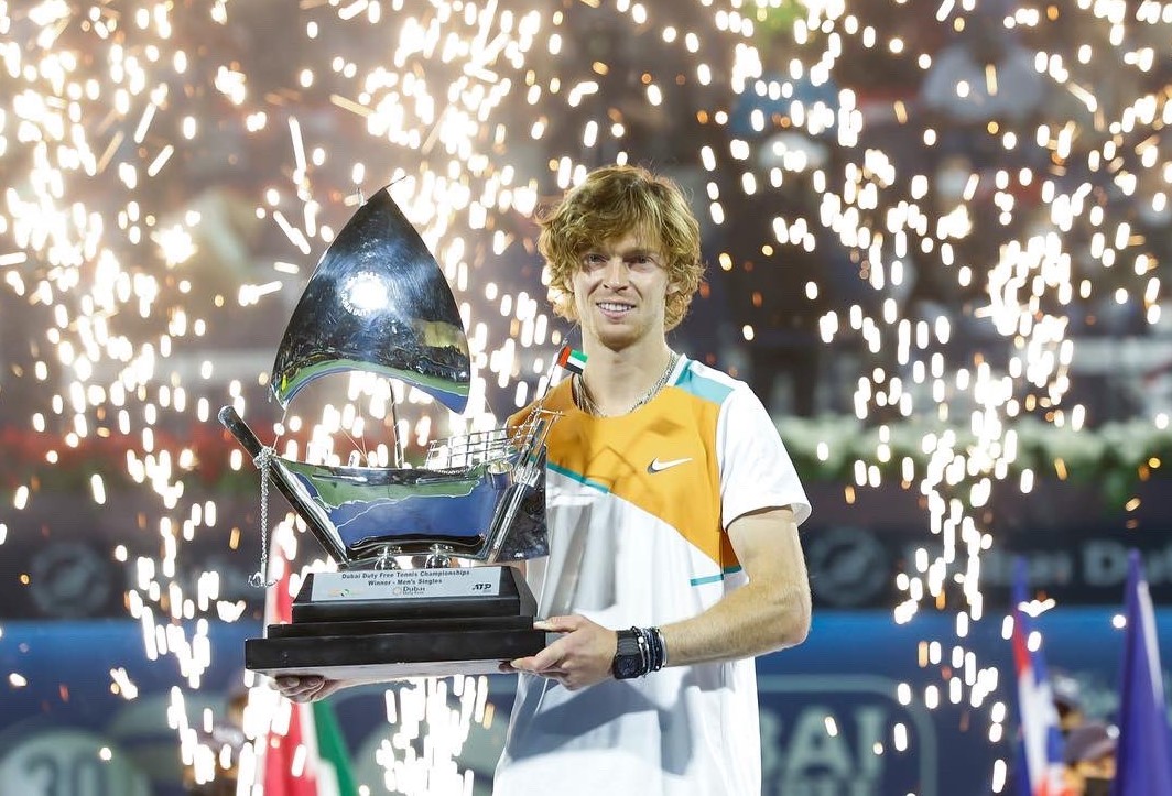A Dubai decimo titolo per Rublev. Medvedev nuovo numero 1 del mondo press.russianews.it/press/a-dubai-… #tennis <a href="/AndreyRublev97/">Andrey Rublev</a> <a href="/DaniilMedwed/">Daniil Medvedev</a> <a href="/tennisrussia/">ФТР</a> <a href="/DDFTennis/">Dubai Tennis Champs</a> #tennis #Dubai