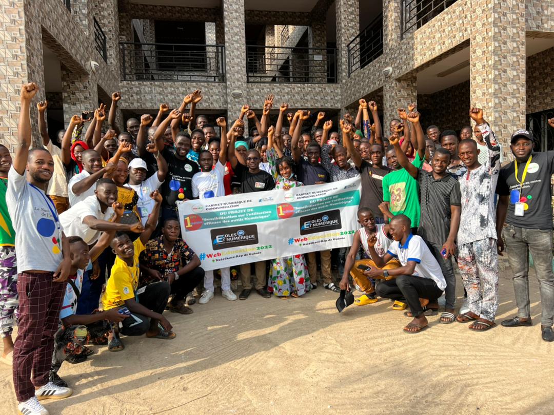 lansanakeita22's tweet photo. #ÉTAPE LES ÉCOLE SAINT DENIS
PROJET #ÉCOLE ET #NUMÉRIQUE est une initiative du cabinet numérique de communication WebZaly qui à pour objectif d'initier les élèves à l'utilisation des outils numérique.
#WebEducation2022
#WebZaly
@FacelyKonate1 https://t.co/cnppJs88nA