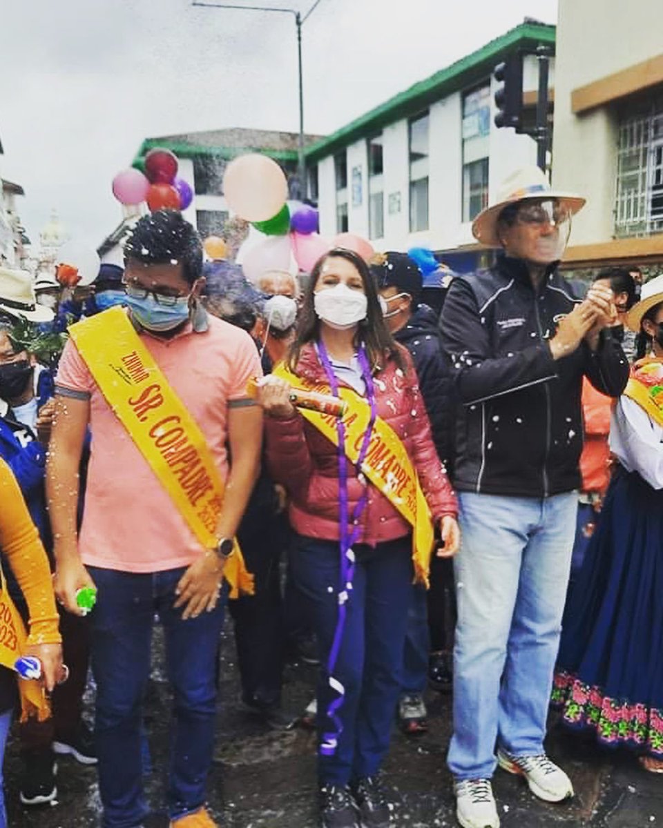 nicolasrmunoz's tweet photo. Este es uno de los honores más grandes que he tenido en vida 🙌🏼🥲 ser nombrado #compadre del #carnaval de #Cuenca 💦 siempre orgulloso de mi cultura y tradiciones 💪🏼 esta es la época del año en la que más alegría se nota en 🇪🇨🙌🏼 https://t.co/lUigAky9MK