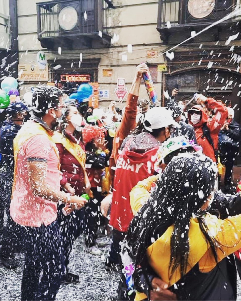 Este es uno de los honores más grandes que he tenido en vida 🙌🏼🥲 ser nombrado #compadre del #carnaval de #Cuenca 💦 siempre orgulloso de mi cultura y tradiciones 💪🏼 esta es la época del año en la que más alegría se nota en 🇪🇨🙌🏼