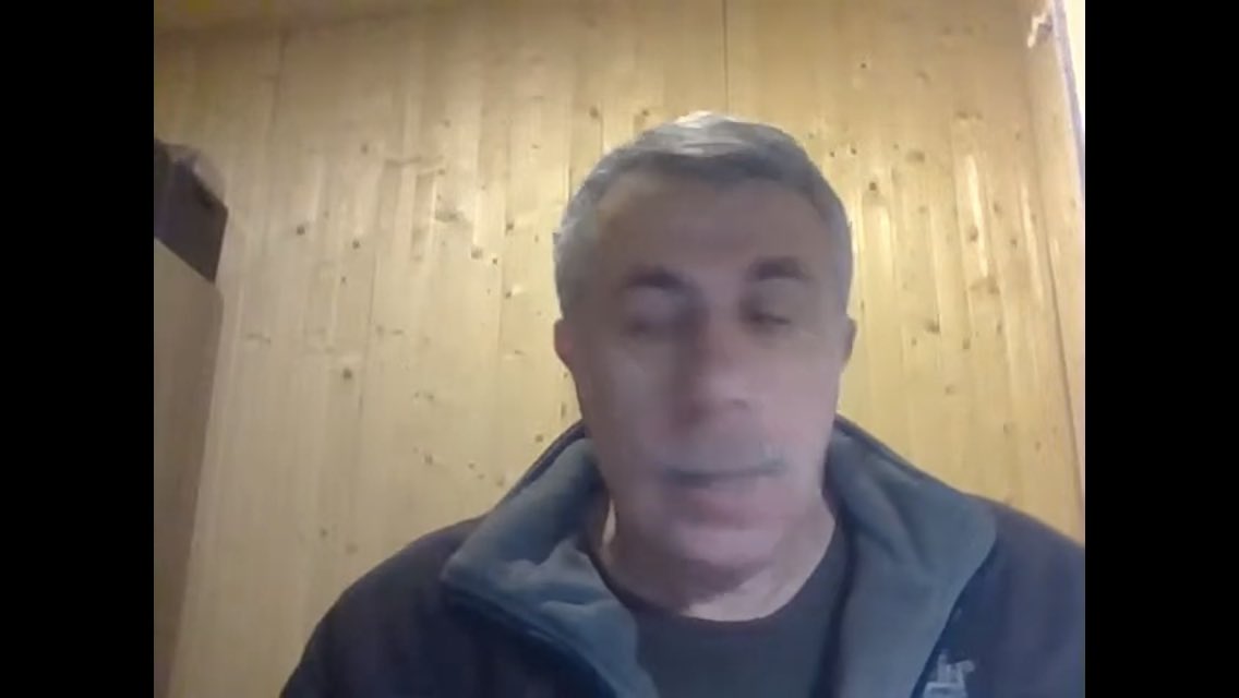 ArbatReal's tweet image. Доктор Комаровский вещает из личного погреба, защищает «конкурентно избранного Зе». Страшно испуган. 8 лет судьба детей Донбасса его не волновала, сейчас ответочка - сам в подвале youtu.be/akKgrR77rbo через @YouTube