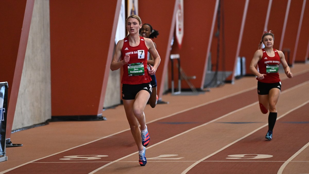 Get out your brooms! Sara's swept the 200 and 400 meters for the second-straight year. 🧹🧹

#GoYotes x #WeAreSouthDakota  🐾