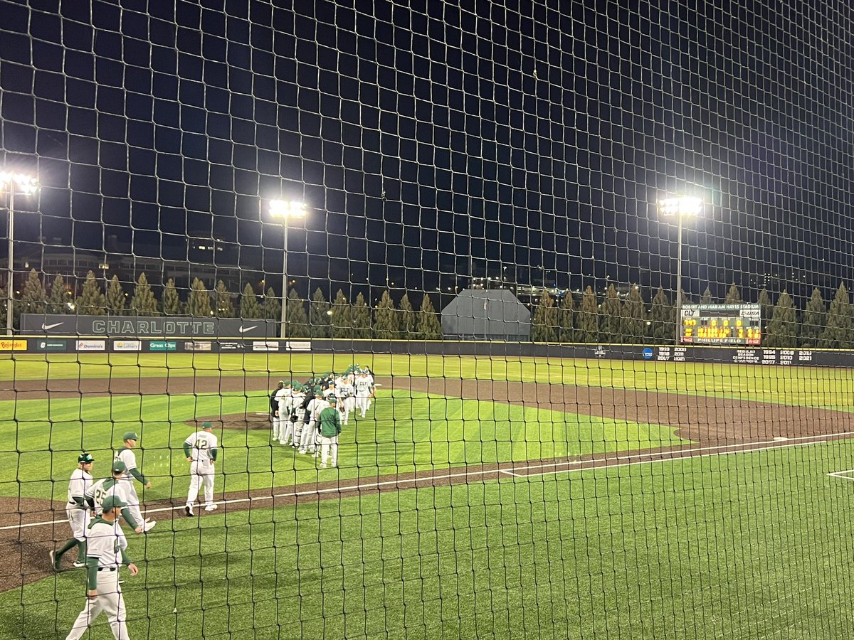Diamond9erRPT's tweet photo. . @datpanda42 closes the door and the Niners win 5-4. High five line at the Hayes! https://t.co/4raervKNrN