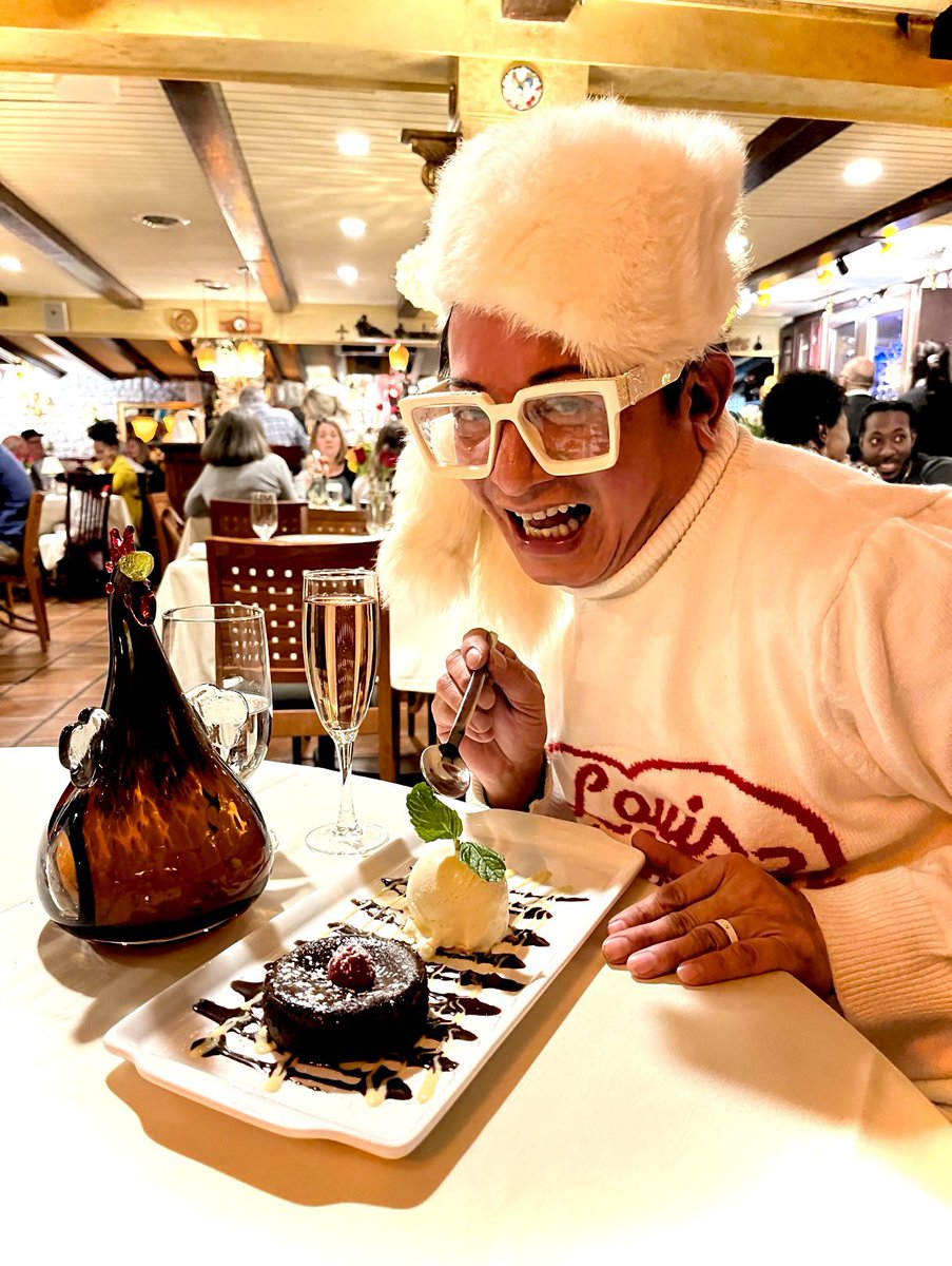 andresoriano's tweet photo. Now it’s time for Molten Lava Chocolate Cake with Vanilla Bean Ice Cream! It’s Delicious, It’s Delovely! #tenstars #BistroL’Hermitage #thebest #french #gourmet #dessert #finedining #Restaurant #blessed #grateful #occoquan #virginia #kag #usa ❤️🇺🇸 https://t.co/vQ800OwkTH