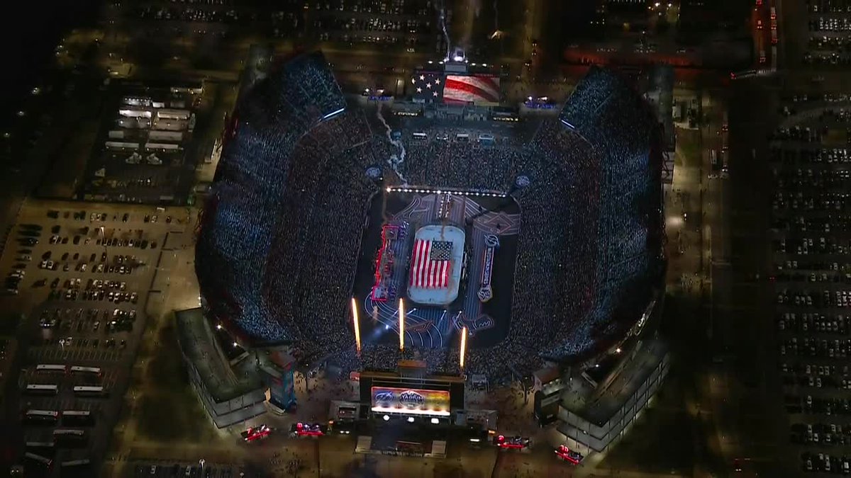 More than 60,000 at tonight's Stadium Series matchup between the Lightning and Predators in Tennessee 😍