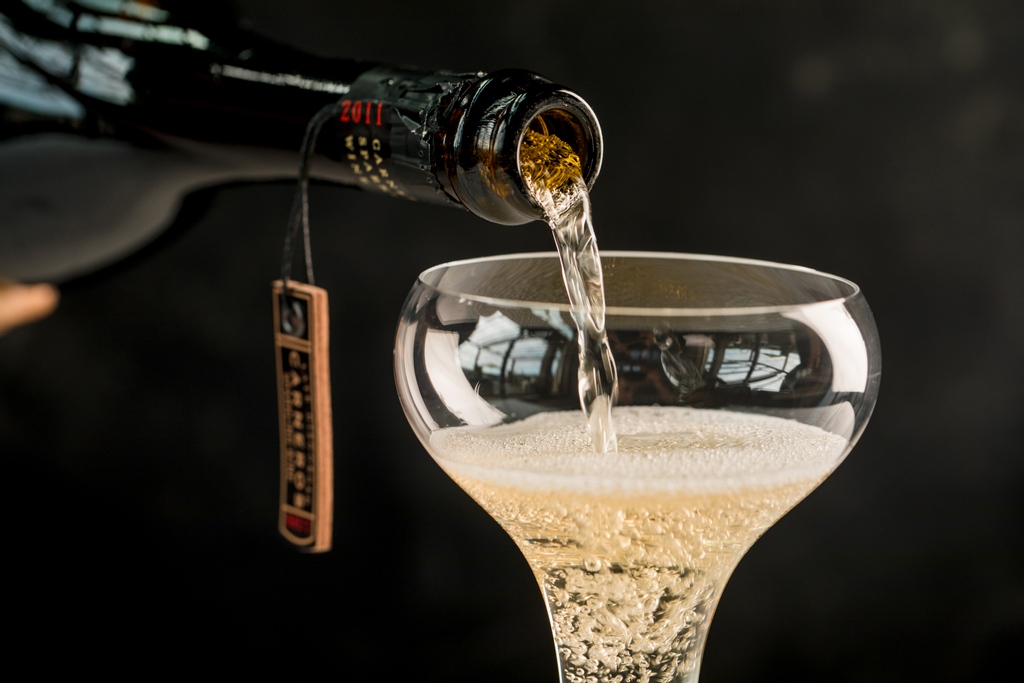 What are you drinking tonight? We're drinking our 2011 Carneros Cuvée! Let us know which Gloria wine is your go-to in the comments! 🍾 #OpenThatBottleNight