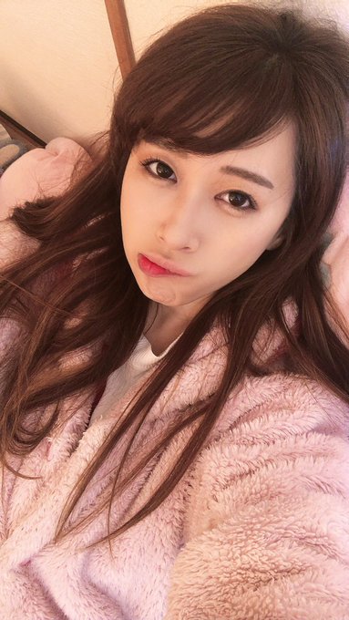 おはよー  いつも化粧をするとこまではがんばれる けど着替えるとこまでがんばれない　笑 https://t.co/tBNz3bS9dn<a href="/tag/%E3%83%A6%E3%83%A1%E3%83%88%E3%83%8E%E3%81%A1%E3%82%83%E3%82%93%E3%81%AD%E3%82%8B"class="tags"><span>#ユメトノちゃんねる</span></a>