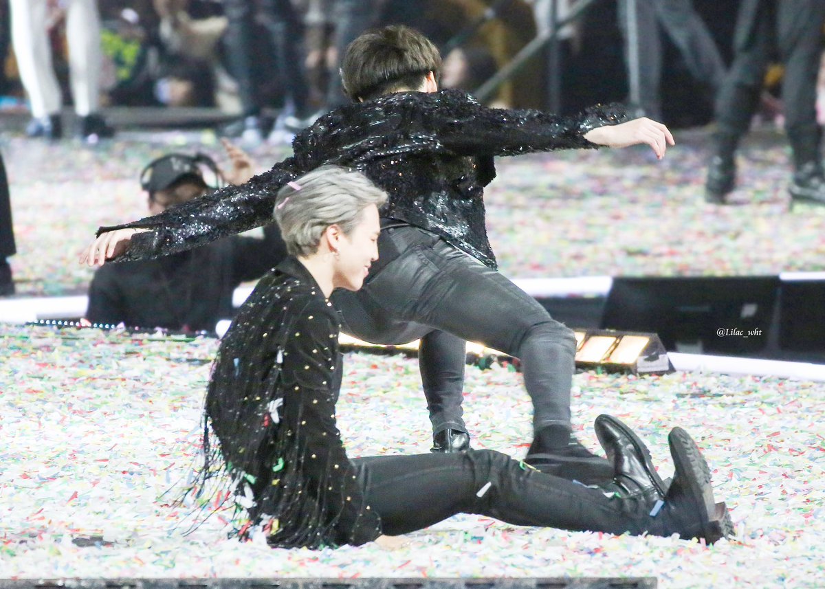 jikookheart's tweet photo. just jimin and jungkook being all cute playing with confetti 🥺 https://t.co/RkOzMTer4e