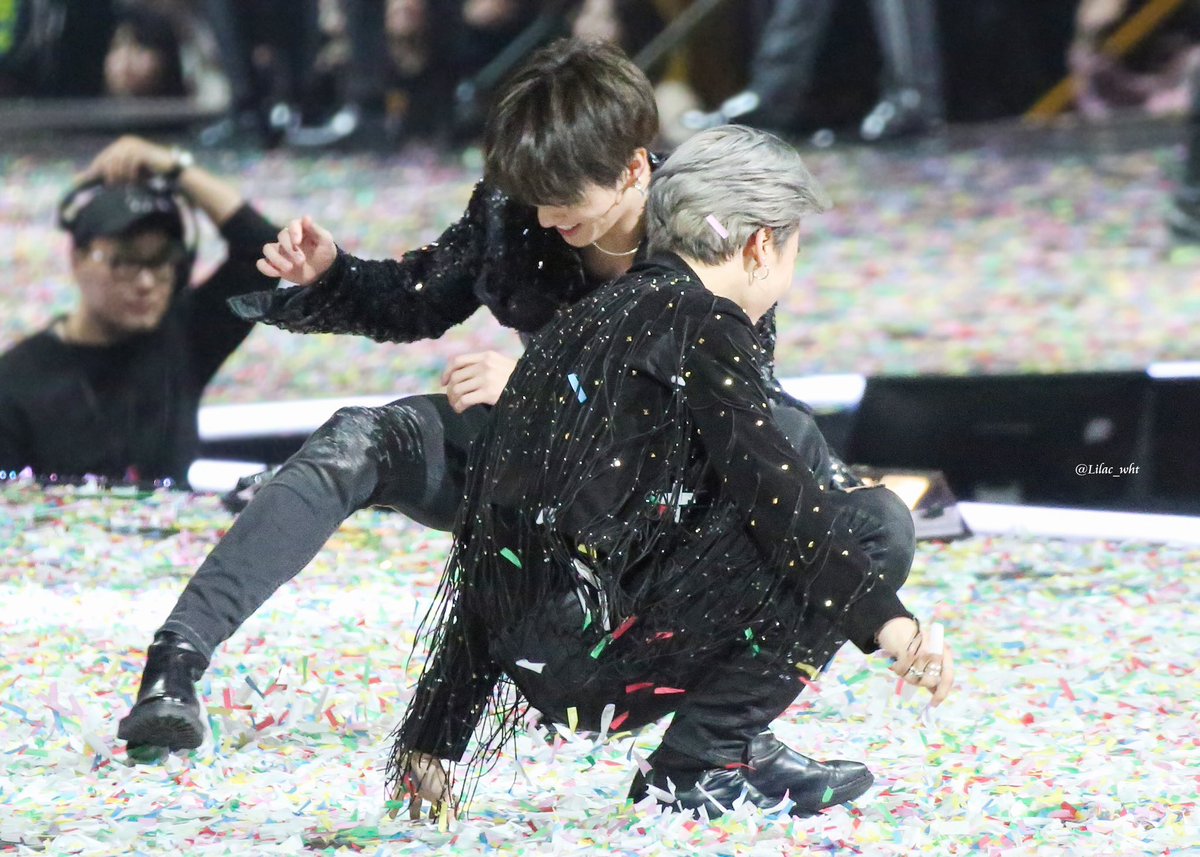 jikookheart's tweet photo. just jimin and jungkook being all cute playing with confetti 🥺 https://t.co/RkOzMTer4e