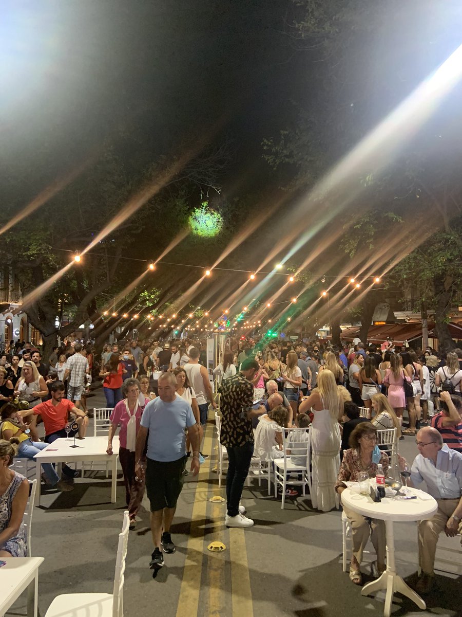 MercedesFayad's tweet photo. Megadegustación 2022 en @ciudaddemendoza muchas bodegas y música en vivo 🍷 https://t.co/U0g7YZsaHL