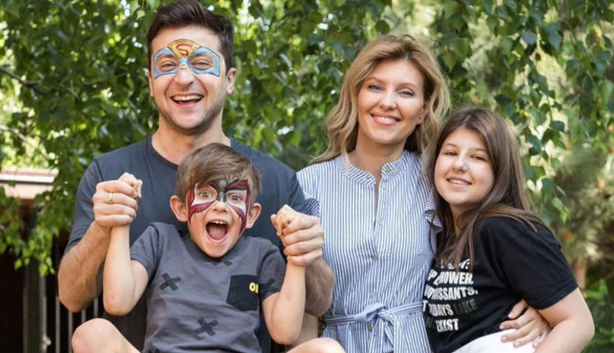 JJ_Echeverria's tweet image. “I will be calm and confident. My children are watching me. I will be next to them. And next to my husband. And with you. I love you! I love Ukraine!&quot;: Olena Zelenskyy, primera dama de 🇺🇦...
#phrase
#UkraineRussia