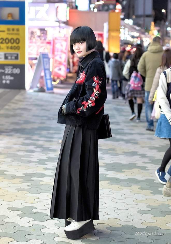 Японское школьное платье. Девушка в длинной юбке. Японские длинные юбки. Юбка в корейском стиле. Мода токио сукебан.