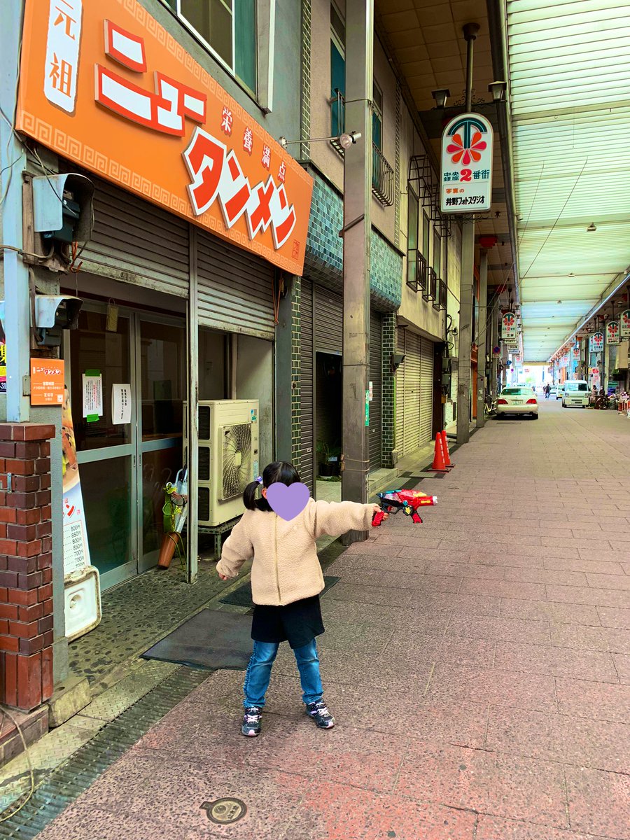 nazu72610's tweet photo. ゼンカイジャー、一年間本当に、本当にありがとうございました…！
夏場に一度ロケに遭遇したことがあったのですが、介人くんに声を掛けてもらったこと、娘の全力全開を復唱してくれたこと、ブルーンやガオーン(のスーツアクターさん)に手を繋いでもらったり、足のふさふさを触らせていただいたり、→ https://t.co/UpiuDPVUmE