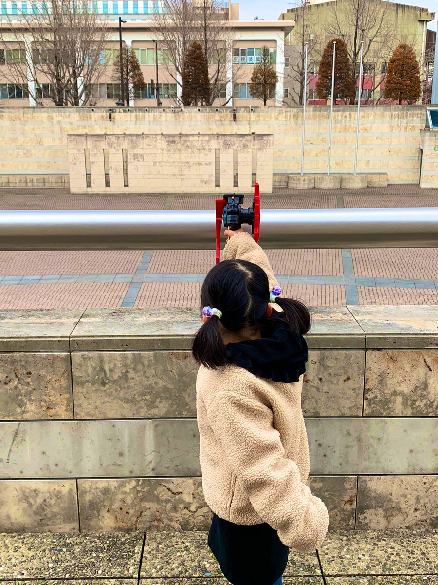 nazu72610's tweet photo. ゼンカイジャー、一年間本当に、本当にありがとうございました…！
夏場に一度ロケに遭遇したことがあったのですが、介人くんに声を掛けてもらったこと、娘の全力全開を復唱してくれたこと、ブルーンやガオーン(のスーツアクターさん)に手を繋いでもらったり、足のふさふさを触らせていただいたり、→ https://t.co/UpiuDPVUmE