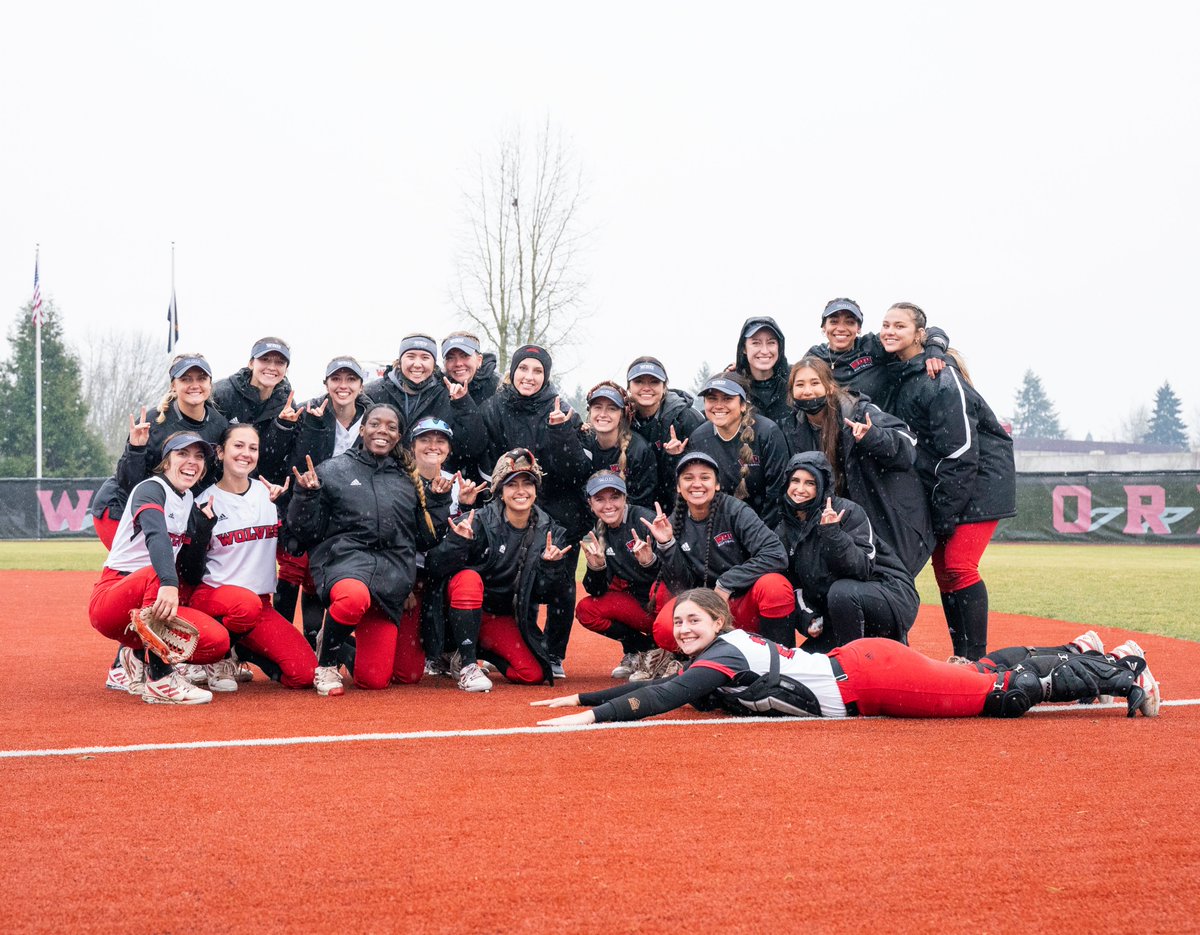 WOU_Wolves's tweet photo. Softball sweeps the DH against Montana State Billings by commanding scores of 10-2 and 9-0, both in five innings!
Kirah McGlothan went 3-3 in game 1, Chelsea Smith tossed the complete game win.
Logan Carlos goes 3-3 with 4 RBI in game 2, Maddie Mayer gets the shutout victory https://t.co/Cszor9ltNh