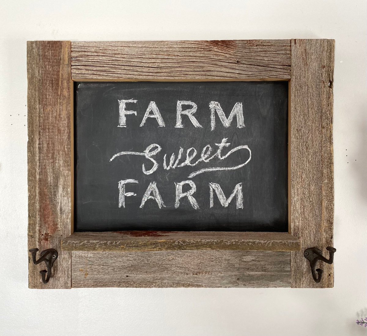 DDDistinctiveD1's tweet photo. Excited to share this item from my #etsy shop - Reclaimed Barnwood Chalk Board - more on the way!    #countryfarmhouse #barnwood #chalkboard #weddingdecor #weddinggifts #rusticdecor
 https://t.co/14HLOuIVte https://t.co/eQwNOySfTm