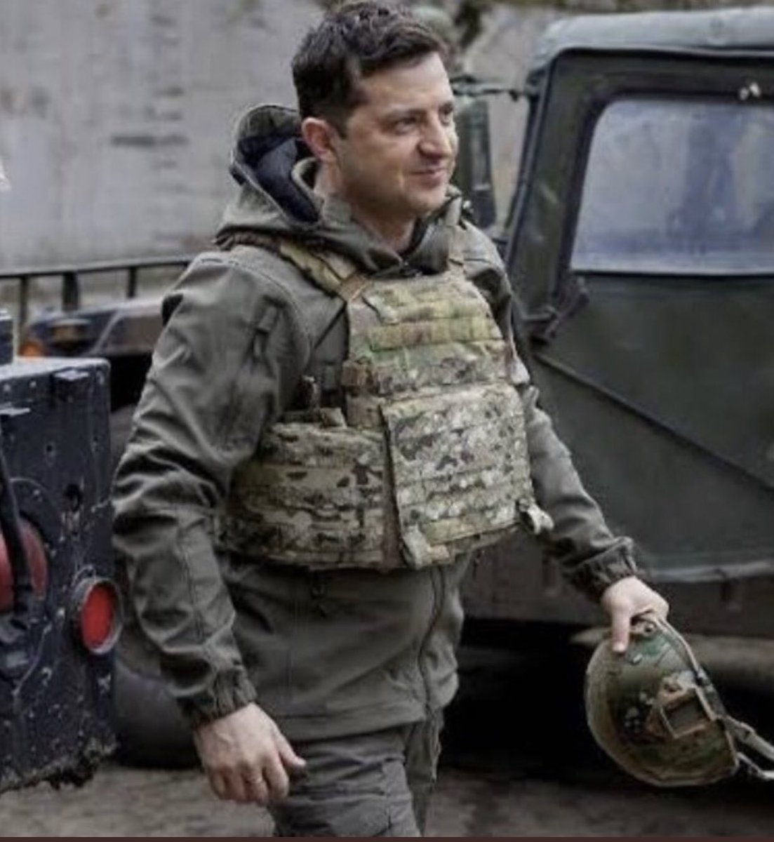 TheRealKeli's tweet photo. This man is a hero and I just wanted to honor him #VolodymyrZelensky  #Ukraine 💙💛💙💛💙💛 https://t.co/BkZmSlRsr4