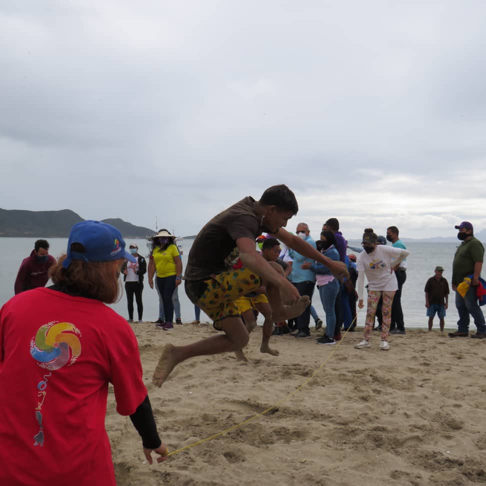 #CarnavalesBioseguros2022 presente sector Ecosocialista en Playa la Galera con <a href="/d_guzmanl/">Diva Guzmán</a> y @YulArmasAlcalde realizando actividades de recolección de 109 Kg desechos solidos,activid. recreativas,deportivas,punto violeta y servicio de farmamovil
<a href="/NicolasMaduro/">Nicolás Maduro</a> 
<a href="/misionarbolven/">Fundación Misión Árbol</a>