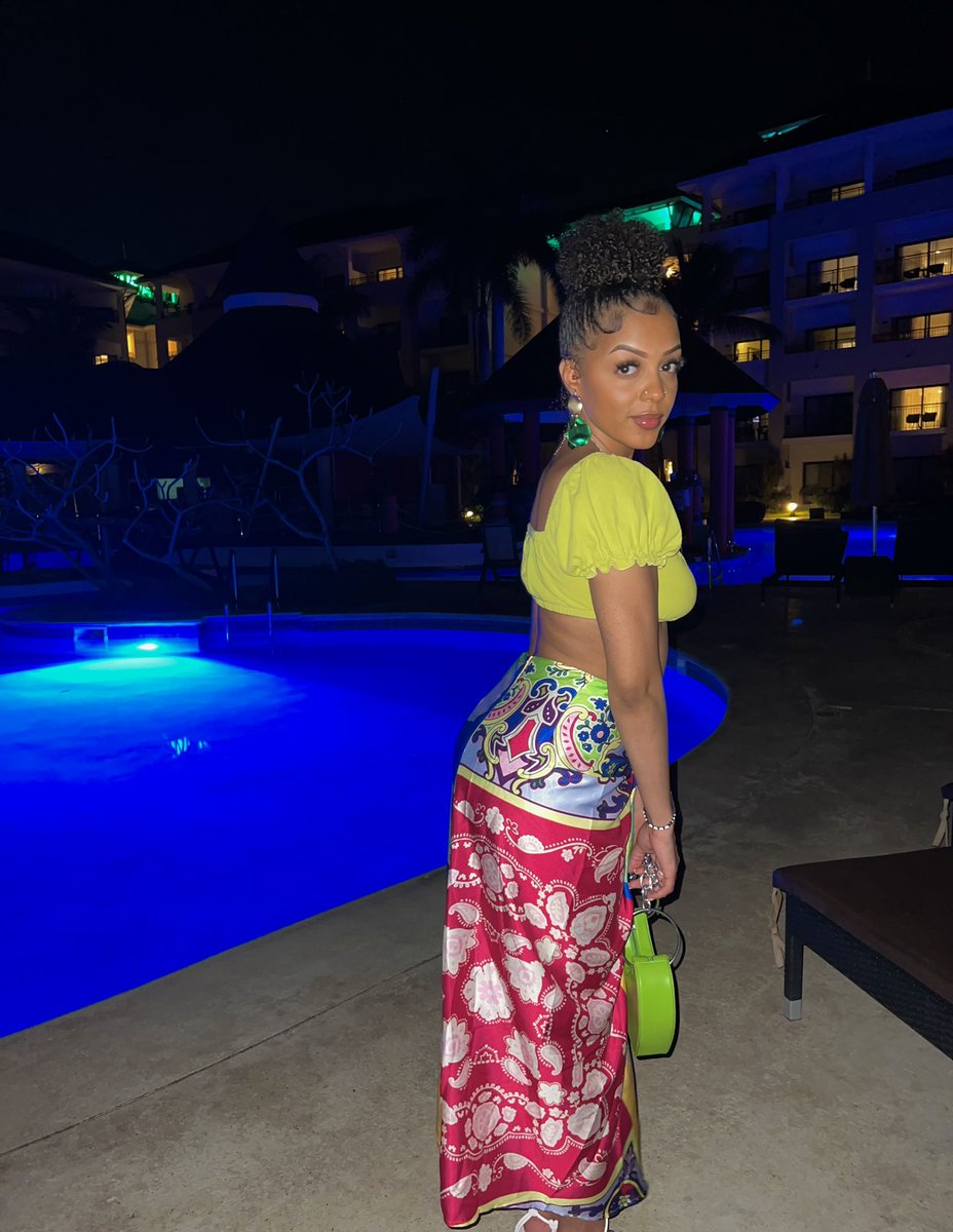 ricanbarbi_'s tweet image. Cheers to 24 ✨🥂 #Feb18th