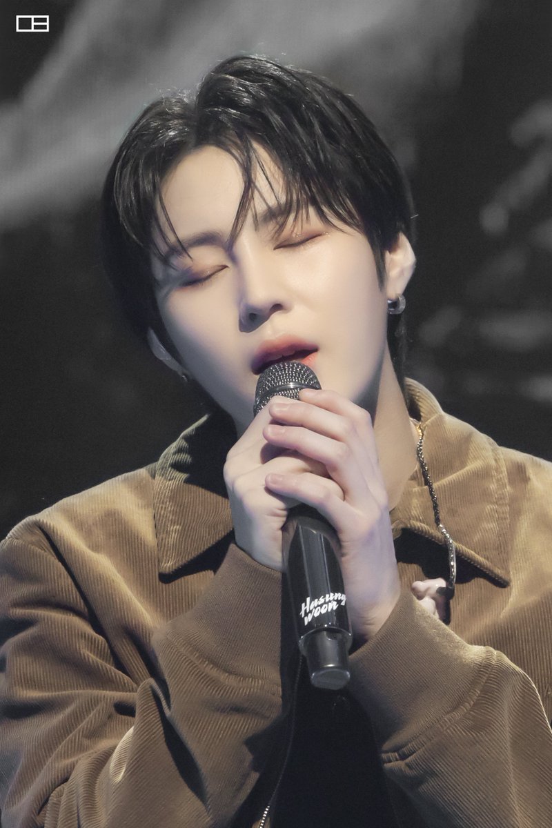 malang_cloud's tweet image. 220226 대구 일상페 하성운
하성운 이름 쓰인 마이크 두 손으로 꼭 잡고
너무 예쁘게 노래하지ㅠㅡㅠ❤

#하성운 #HASUNGWOON @gooreumseng