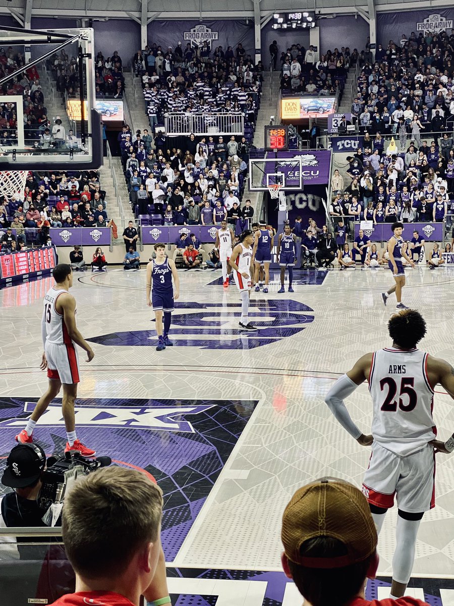 MadisonTerry8's tweet photo. Win or lose, love my team. Gun are ALWAYS up! 👆🏼@TexasTechMBB https://t.co/7Gjf0QnGaA