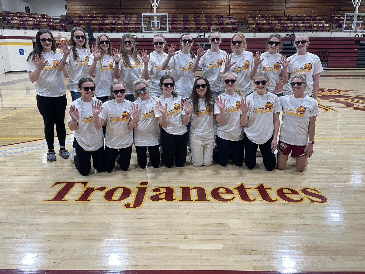 Some sharp looking shirts, ladies! #barrencounty #trojanettes #5peat