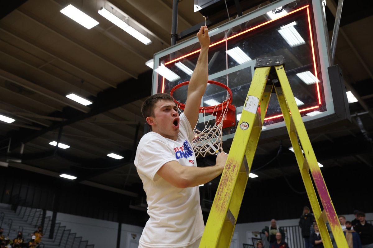 UWOshkoshTitans's tweet photo. Great atmosphere again tonight in Kolf Sports Center! Thank you, Titan Nation!!!

Congratulations, @UWOMBB, on clinching the WIAC Tournament title!!! ✂️🏆 #d3hoops https://t.co/25sFXLHMNy