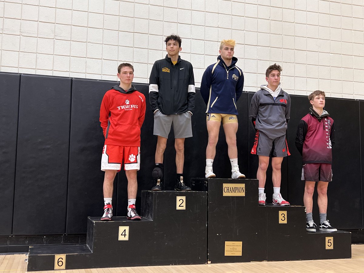 Congrats to Varsity Wrestler Dom Vivirito on winning an individual section title🤼‍♂️🥇🥇🤼‍♂️Good luck nxt wkend at WPIAL championships 🌪🌪