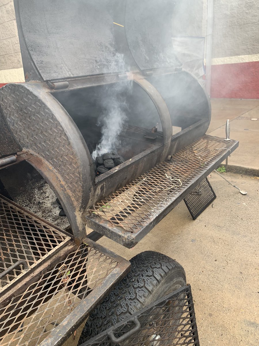 melznga's tweet photo. Games got cancelled, no problem. More time for some BBQ. #rattlerfun #lovetheseboys https://t.co/nMZ6ozCYQf