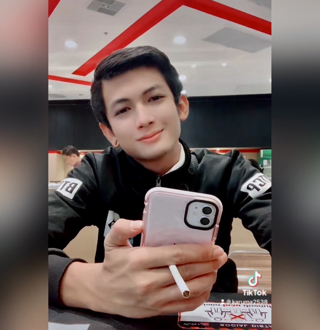 TaoArena's tweet photo. โดนแดดมันร้อน โดนเราอ้อนเธอจะรัก https://t.co/ZNewgxjxEe