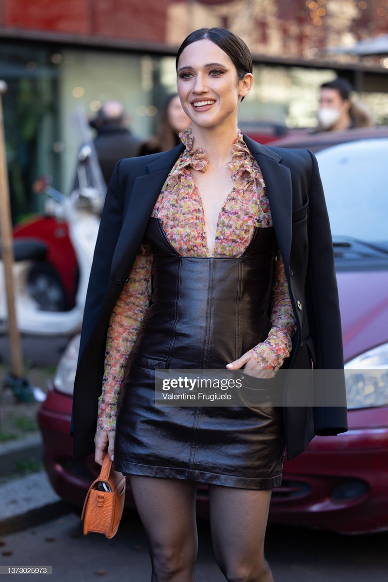 OhComelloBR's tweet photo. 📸 • Lodovica na Milan Fashion Week, acompanhando o desfile da Philosophy #1 https://t.co/jbpAfSt3V0
