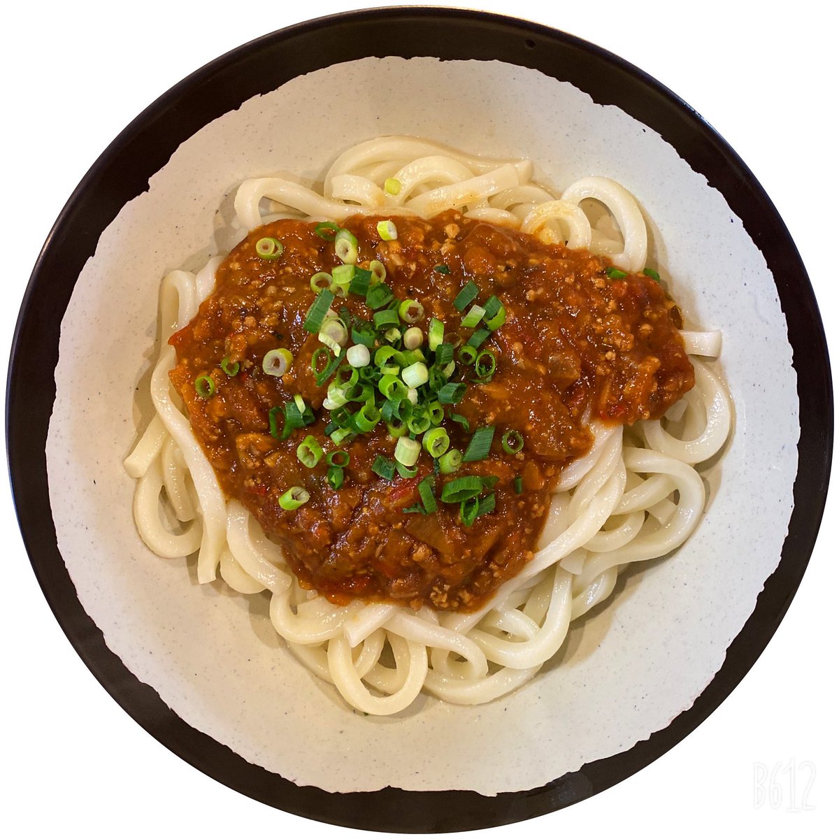 2Wataro's tweet photo. 雨の秋田市☔️
今日のオススメはキーマ風カレーうどん🍛😋

サタナビっ！出演記念企画😃
店長に『Yes！Me!』と言わせたら
天ぷら1品サービスは
今日も開催しています😆

ランチタイムは１４時までです🙏
今日はバータイムはありません🙏
#サタナビ
#YesMe https://t.co/4VtdLD1iK7