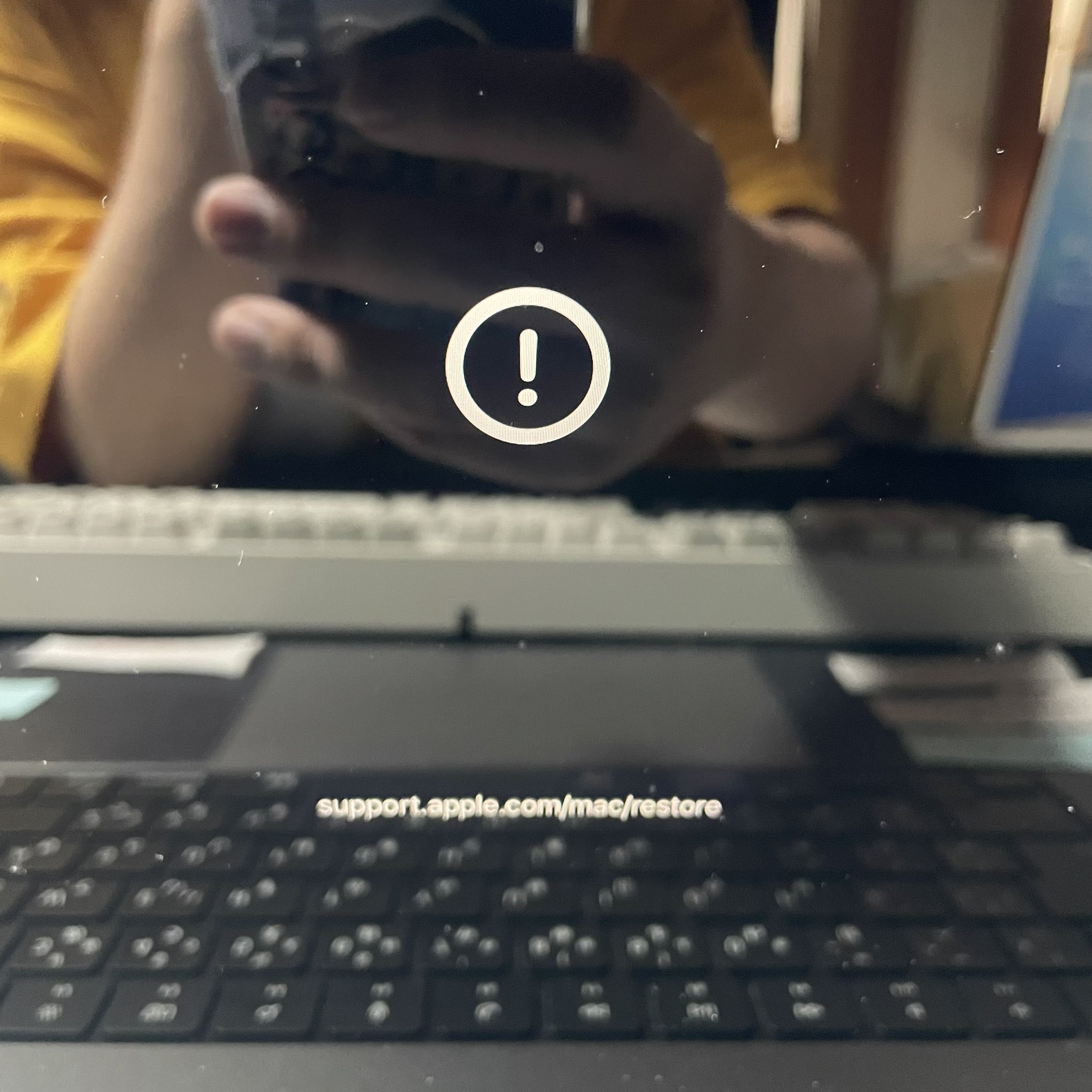 めがらい サムネバカ M1 Max Mac Book文鎮化 焦っても仕方がないので今後の為に記録してく もう1台のmacにapple Configuratorを入れて復元しようと思う T Co Fnrrkeltye Twitter
