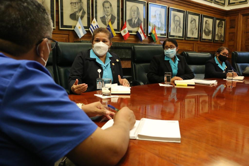 FEDEMINSAP2's tweet photo. #ATENCIÓN 👏
El CEN de la FEDEMINSAP fueron recibidas por el Ministro de Salud, Dr. Hernán Condori Machado, a fin de sostener una reunión de coordinación para absolver las problemáticas existentes que afectan los derechos laborales del profesional de enfermería. https://t.co/aTbl4Bry4O