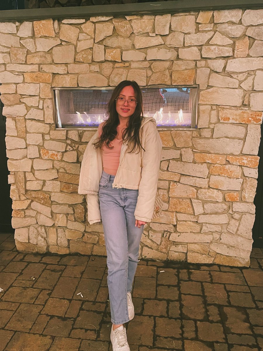 ChelaxR's tweet photo. Im live, come say hi https://t.co/lkJrAwwx31