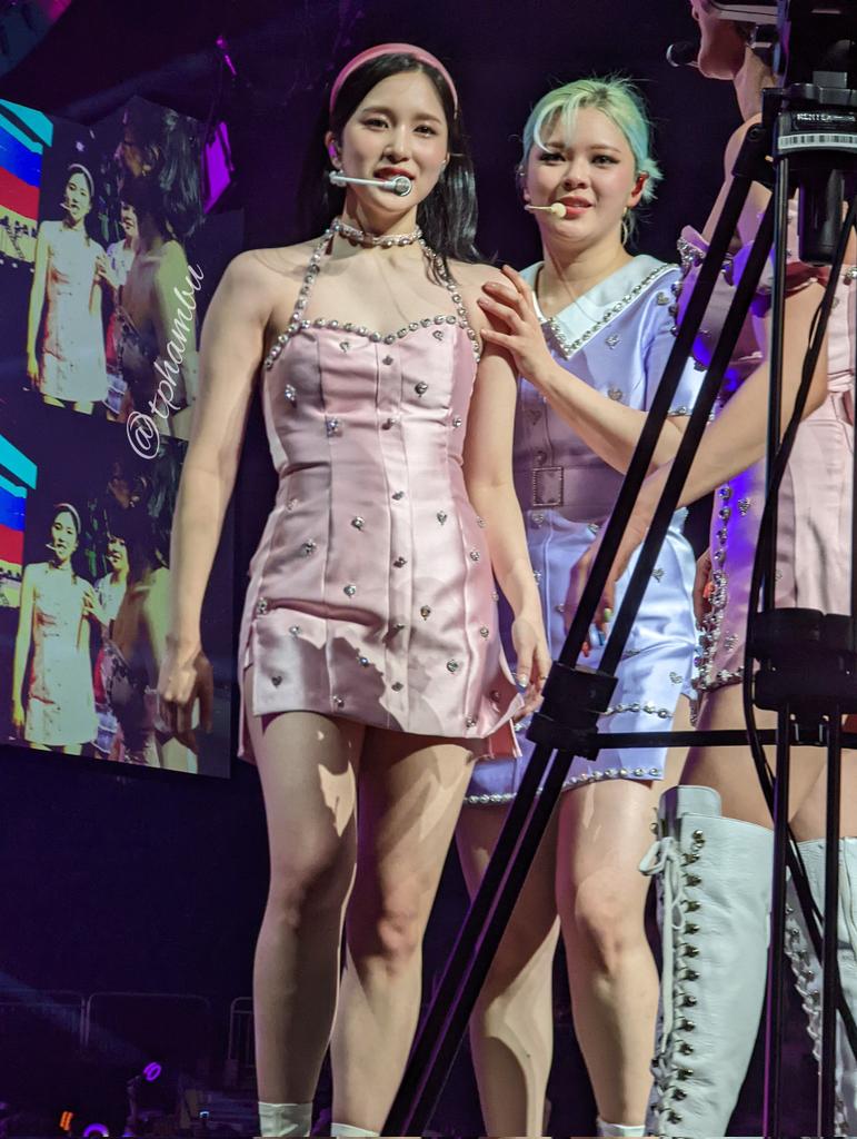 JeongMi at New York concert! They look so pretty🥺💚
CUTIES
#TWICEinNewYork #정연 #미나 #정미 #JeongMi #TWICE