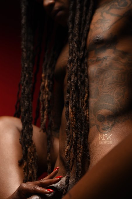 2 pic. Let me know how ya'll feel about these! This was actually my first photoshoot and I had a great