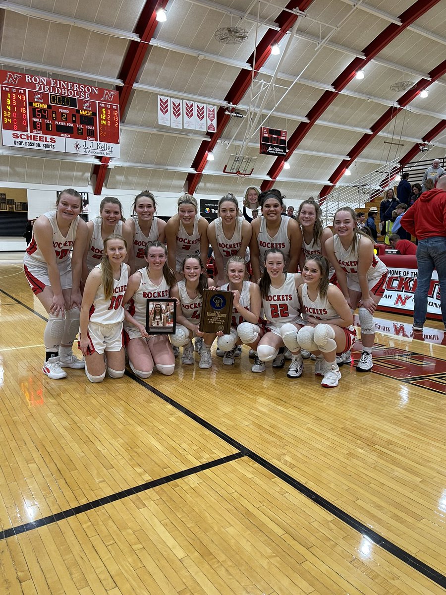 Regional Champs!!!
Final from REF - Neenah-64/Wausau West-47  
<a href="/allieziebell/">Allie Ziebell</a> leads the way for the Rockets with 43 and <a href="/avakok1/">avakok</a> chips in 16!!
#neenahwithpride #wisgb 🚀