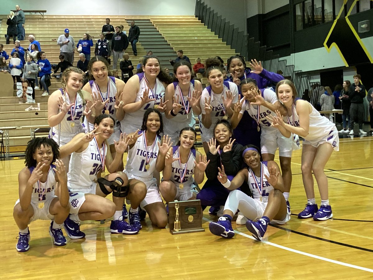 PCTigersGirlsBB's tweet photo. 🖐✌️ DISTRICT TITLES in a row.

Is that good? 😏

#LadyTigerBasketball 🐯🏀😈 https://t.co/GICzlmlzeH