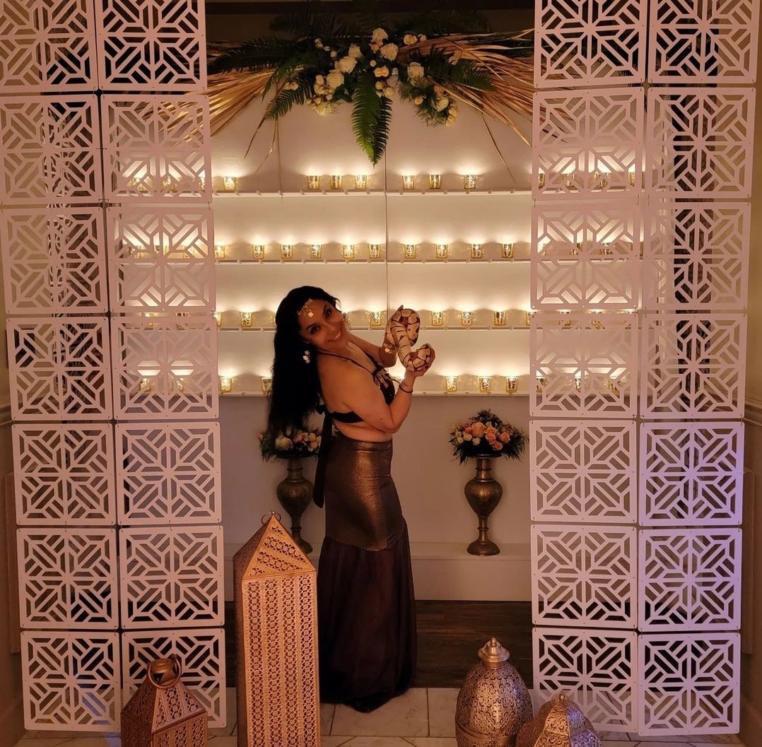 JanCalavera's tweet image. About last night...
#SnakeHandler #BabyPython #Showgirl #Nubia