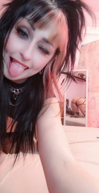 Hopping on CB in 15 &amp; then later OF live! Don't miss me 😊 ❤️&zwj;🔥https://t.co/PCYhTBibXn ❤️&zwj;🔥 https://t<a href="/tag/mvsales"class="tags"><span>#mvsales</span></a>