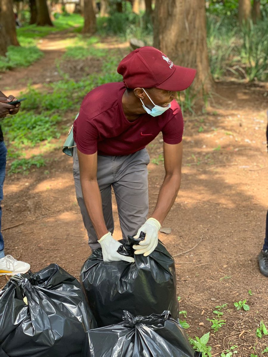 doit4thekidz_'s tweet photo. DIFTK Harare Chapter managed to have their first clean up on Saturday the 26th Of February 2022 at Harare Gardens. Eight members were present including two new members who recently joined. Team work makes the dream work.

#DIFTK
#harare 
#KeepHarareClean https://t.co/qbOoPA1z7P