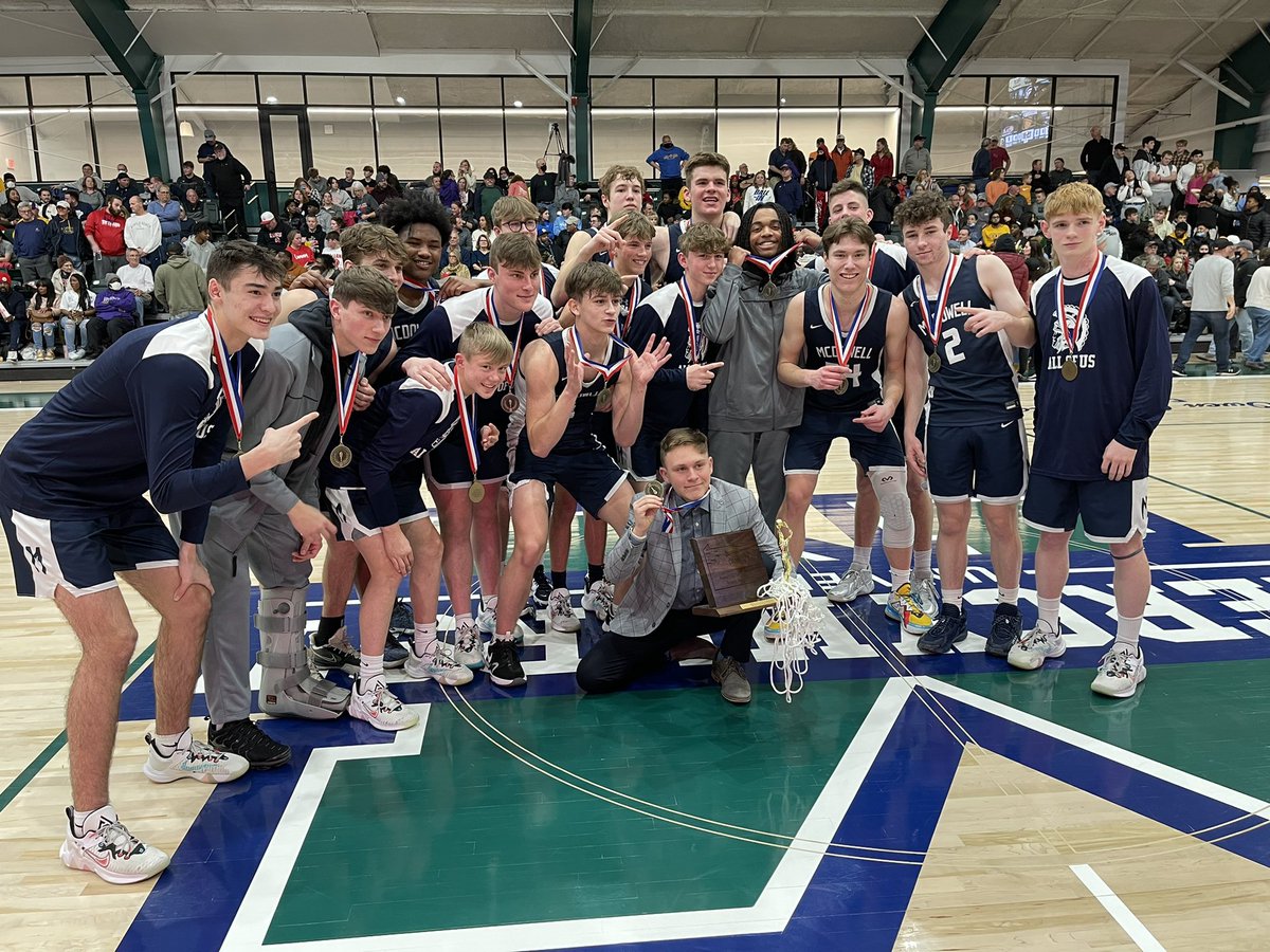 ETNreisenweber's tweet photo. The first four D-10 basketball champions have been crowned! 8 more teams earn a trophy next week! https://t.co/qsxTCG4r17