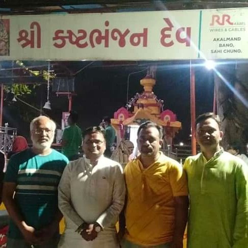 aapteamkj's tweet photo. તા. ૨૬/૦૨/૨૦૨૨, શનીવારનાં રોજ તરસાલી ગામ તળાવ ખાતે કષ્ટભંજન દેવ મંદિરે, શ્રી હનુમાનજી દાદાના દર્શન તથા આરતી કરવાનો લ્હાવો મળ્યો. આમંત્રિત કરવા બદલ શહેર સંગઠન મંત્રી શ્રી રાકેશ ભાઈ પાટીલ તથા વાર 19 ના પ્રમુખશ્રી જગદીશભાઈ નું ખુબ ખુબ આભાર.
સચીન મેકવાન, 
વડોદરા શહેર ઉપાધ્યક્ષ. https://t.co/r6f9aAqYlQ
