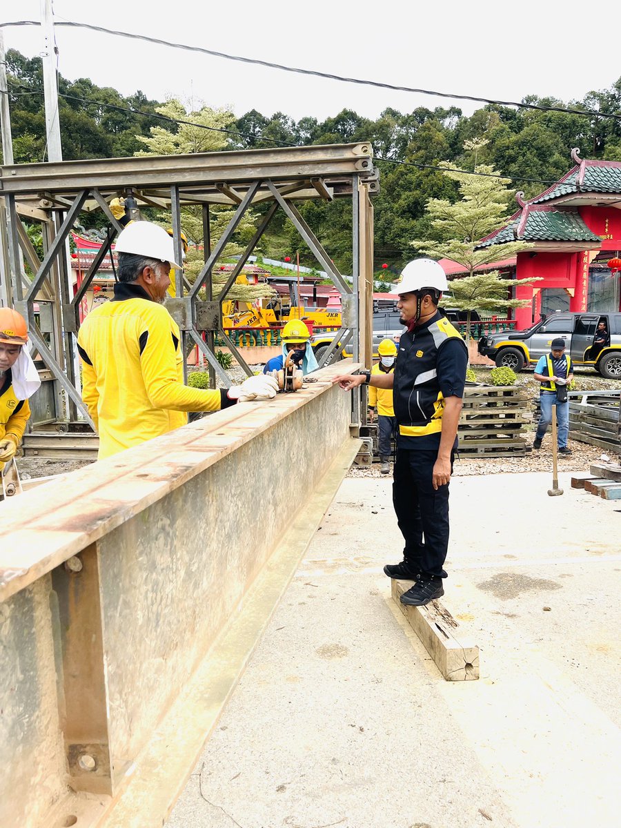 Ir. Ust. Hazery tweet media