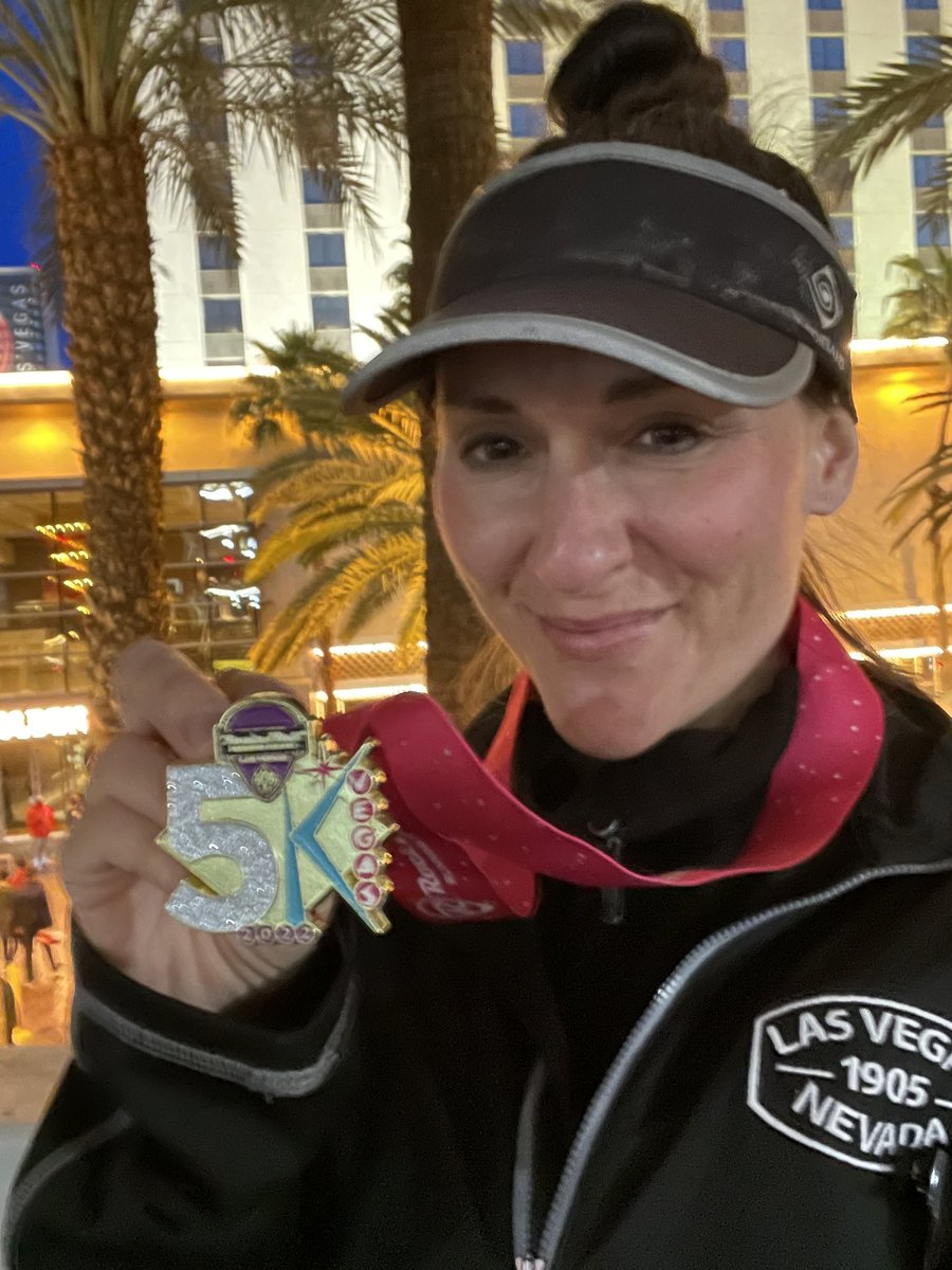 Rock n Roll Las Vegas 5K - DONE! And tomorrow we tackle the half! ✊ #RnRVegas #stripatnight #rocknroll #runrocknroll #5k #runchat