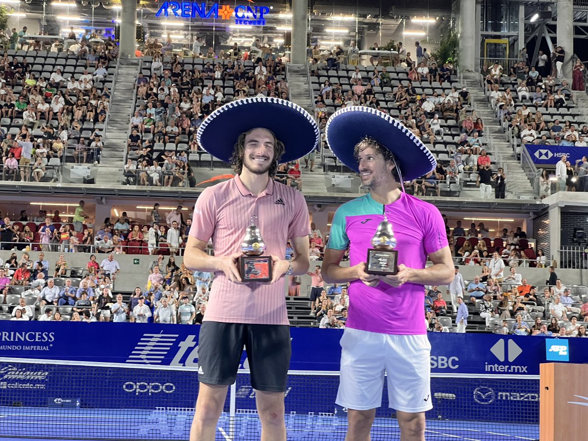 Quédate con quien te mire como se miran @steftsitsipas y <a href="/feliciano_lopez/">Feliciano López</a> 💕

#AMT2022