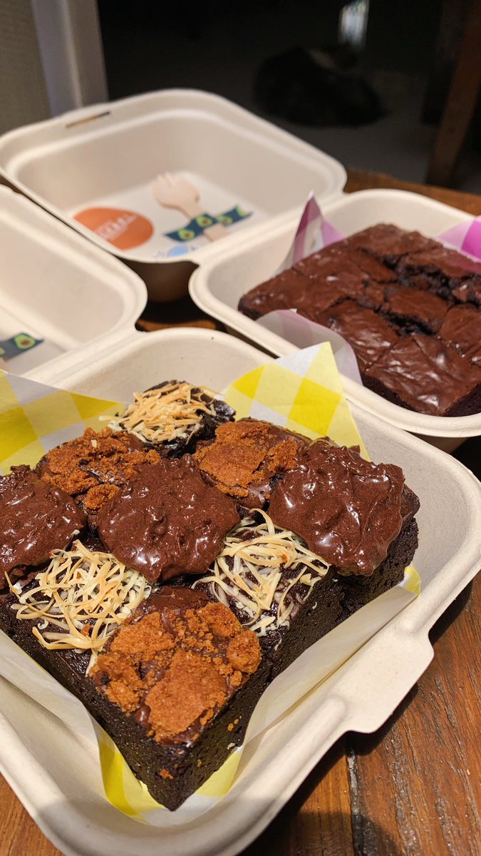 xsalviaa's tweet photo. 🍫Open PO FUDGY BROWNIES mulai 20an 🍫
IG @/majime.bakes ✨ 
Bisa booking sekarang untuk besok🥰 
Kasih ke ayank auto makin sayang❤️
🚛Bisa luar kota pake paxel ✅
📍Sulfat, MLG 
@infomalang #pasarmingguinfomalang https://t.co/Jz6rgw2IJm